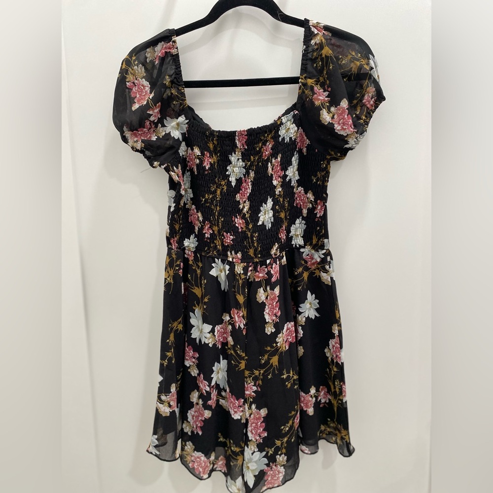 Papaya Black Floral puff sleeve romper  Dress sz small